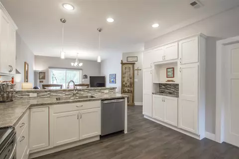 704 Clair St, Cedar Falls, IA 50613 photo 4