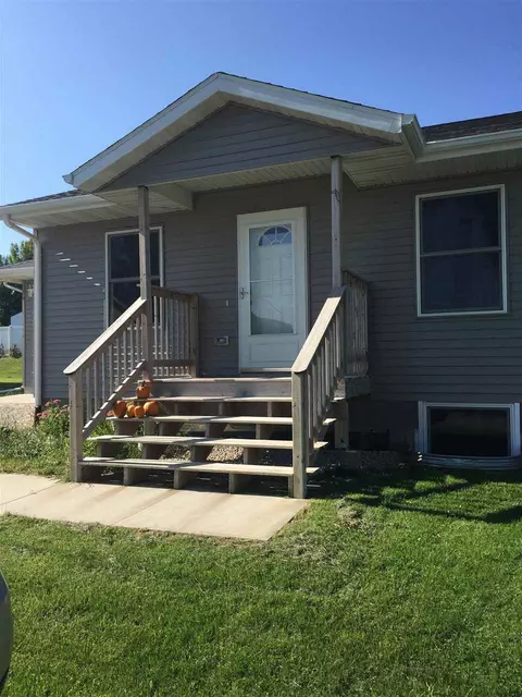425 Pike St, Ridgeway, IA 52165 photo 15