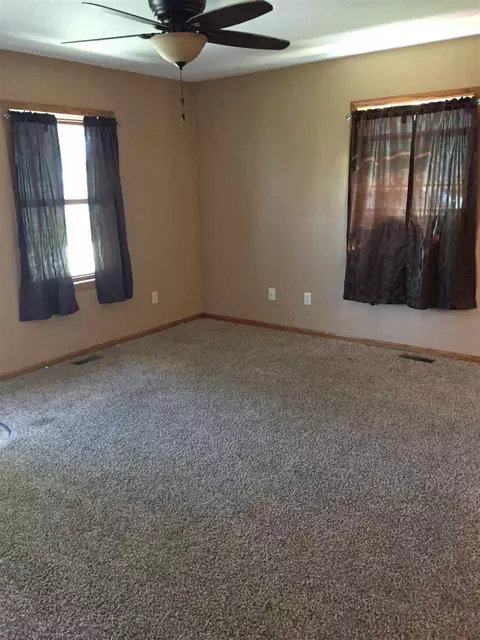 425 Pike St, Ridgeway, IA 52165 photo 4