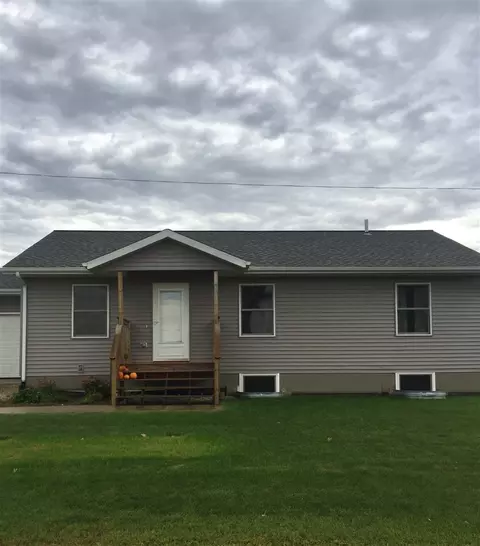 425 Pike St, Ridgeway, IA 52165 photo 1