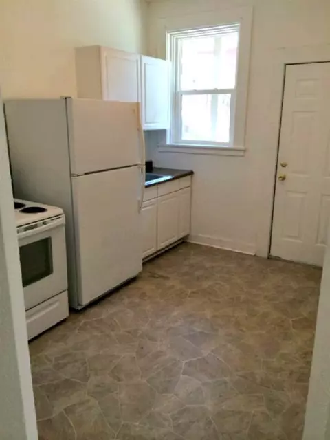 935 W 3 St, Waterloo, IA 50701 photo 3
