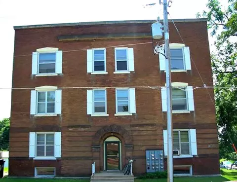 935 W 3 St, Waterloo, IA 50701 photo 1