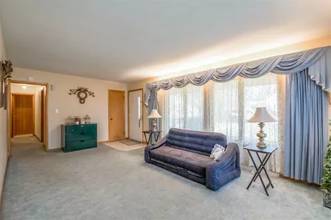 304 E Sufficool St, Hazleton, IA 50641 photo 4