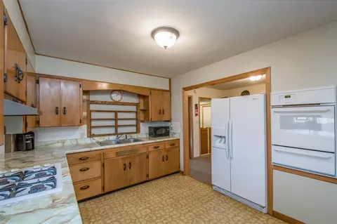 304 E Sufficool St, Hazleton, IA 50641 photo 7