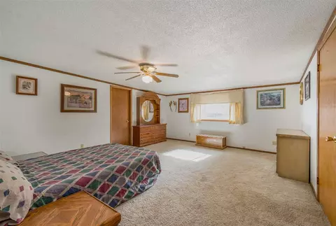 304 E Sufficool St, Hazleton, IA 50641 photo 9