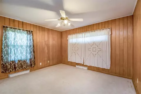 304 E Sufficool St, Hazleton, IA 50641 photo 12