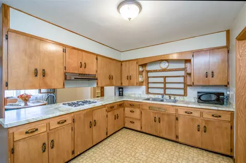 304 E Sufficool St, Hazleton, IA 50641 photo 8