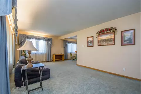 304 E Sufficool St, Hazleton, IA 50641 photo 3