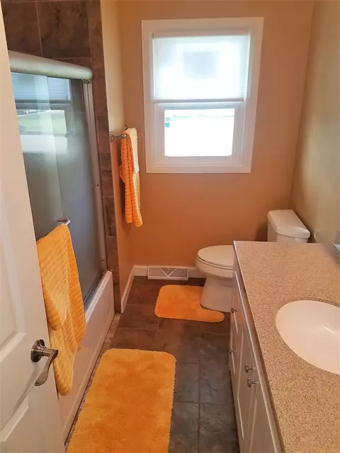 458 E 2nd St, Readlyn, IA 50668 photo 9