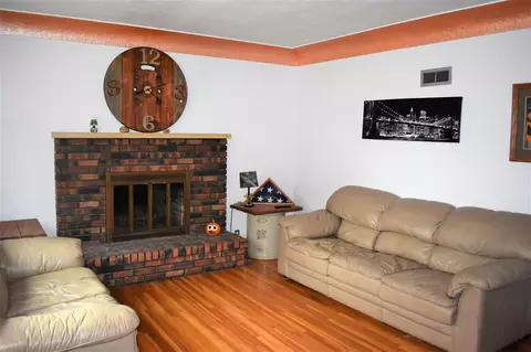 151 Cornwall St, Waterloo, IA 50702 photo 3