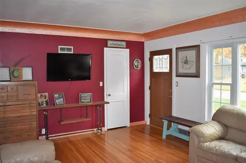 151 Cornwall St, Waterloo, IA 50702 photo 2