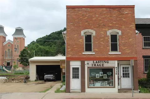 326 Main St, Mcgregor, IA 52157 photo 2