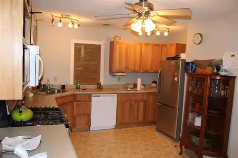 326 Main St, Mcgregor, IA 52157 photo 4