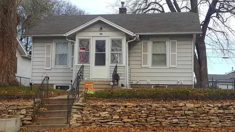 718 Upton Ave, Waterloo, IA 50701 photo 1