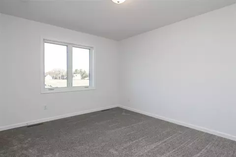 401 Eureka St, Waterloo, IA 50702 photo 12