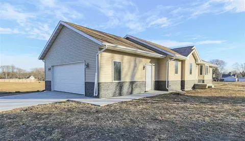 401 Eureka St, Waterloo, IA 50702 photo 2