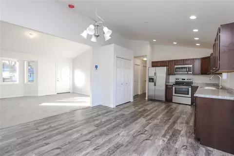 401 Eureka St, Waterloo, IA 50702 photo 8