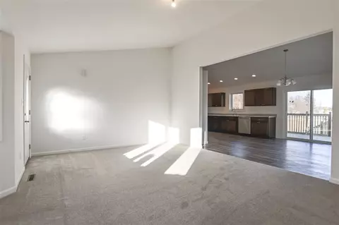 401 Eureka St, Waterloo, IA 50702 photo 3