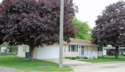 402 4th St, Plainfield, IA 50666 photo 2