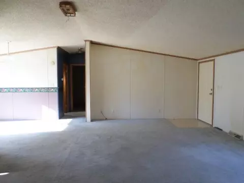 304 E North St, Hazleton, IA 50641 photo 10