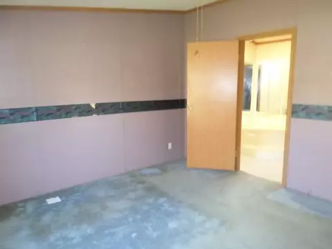 304 E North St, Hazleton, IA 50641 photo 5