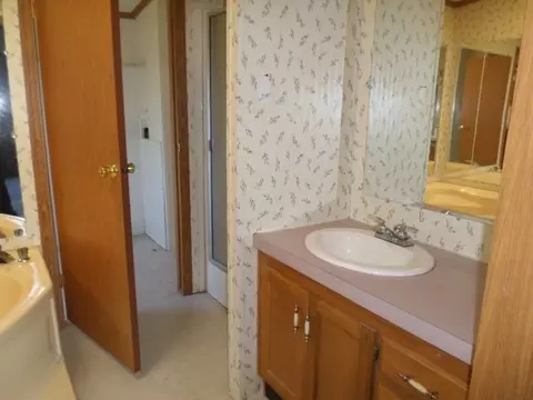 304 E North St, Hazleton, IA 50641 photo 7