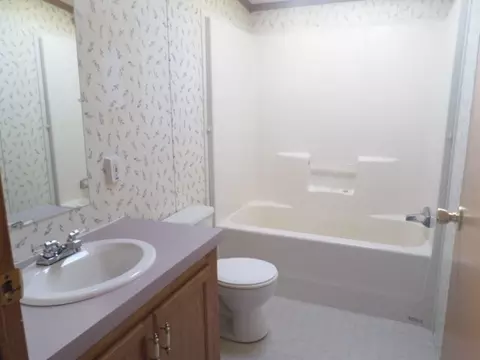 304 E North St, Hazleton, IA 50641 photo 11