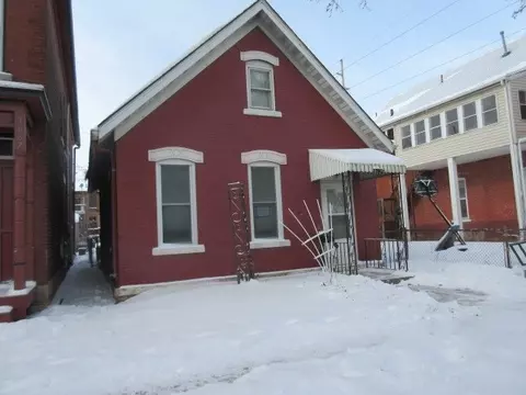 1675 Jackson St, Dubuque, IA 52001 photo 2