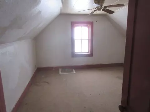 1675 Jackson St, Dubuque, IA 52001 photo 8