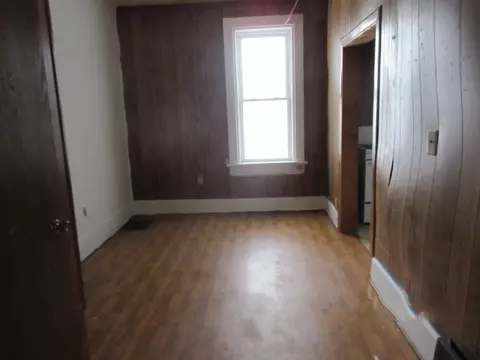 1675 Jackson St, Dubuque, IA 52001 photo 5