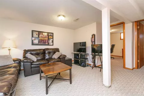 1269 S Hackett Rd, Waterloo, IA 50701 photo 16