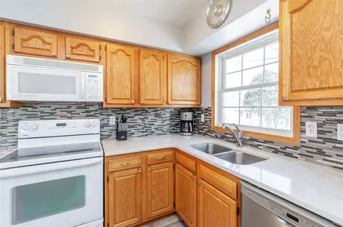 1269 S Hackett Rd, Waterloo, IA 50701 photo 6