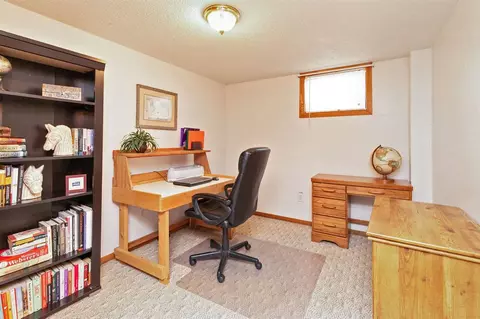 1269 S Hackett Rd, Waterloo, IA 50701 photo 17