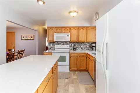 1269 S Hackett Rd, Waterloo, IA 50701 photo 5
