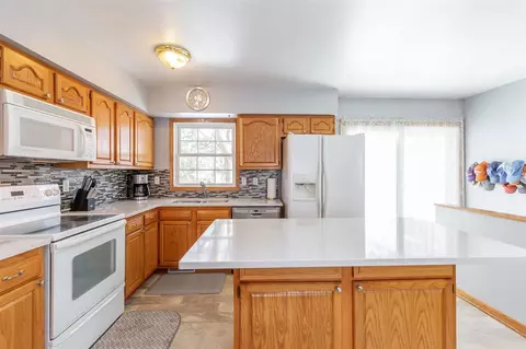 1269 S Hackett Rd, Waterloo, IA 50701 photo 4