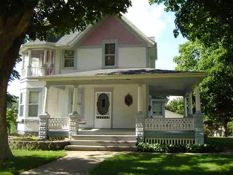 540 E Main St, Denver, IA 50622 photo 1