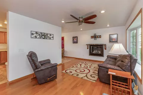 1919 E Ridgeway Ave, Waterloo, IA 50702 photo 3