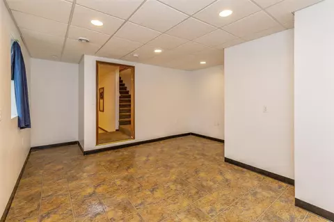 1919 E Ridgeway Ave, Waterloo, IA 50702 photo 16