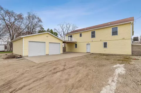 1919 E Ridgeway Ave, Waterloo, IA 50702 photo 2