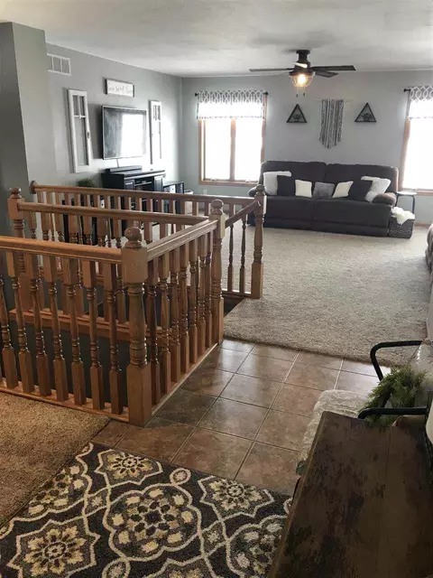 829 Juniper Dr, Waterloo, IA 50702 photo 3