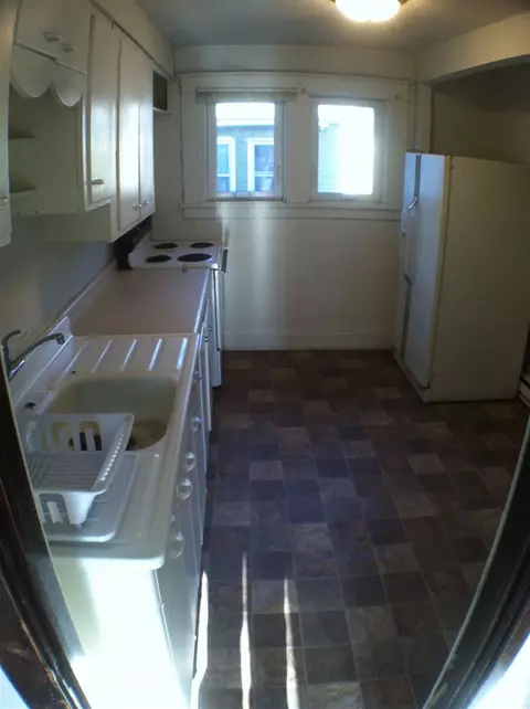 320 E 8th St, Waterloo, IA 50703 photo 2