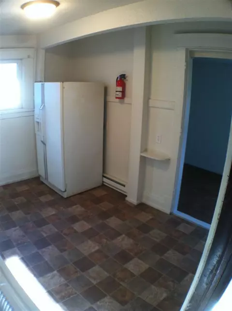 320 E 8th St, Waterloo, IA 50703 photo 3