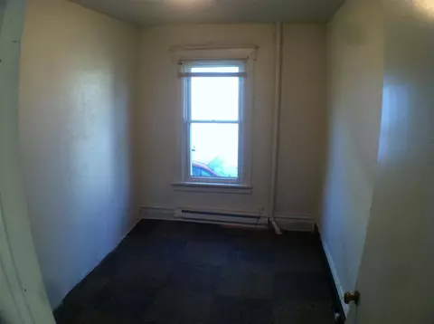 320 E 8th St, Waterloo, IA 50703 photo 8