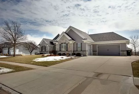 2908 Pendleton Dr, Cedar Falls, IA 50613 photo 2