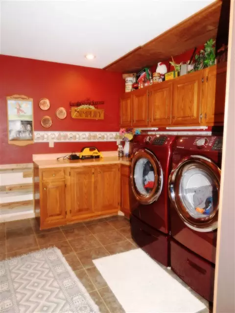 616 E 1st St, Sumner, IA 50674 photo 9