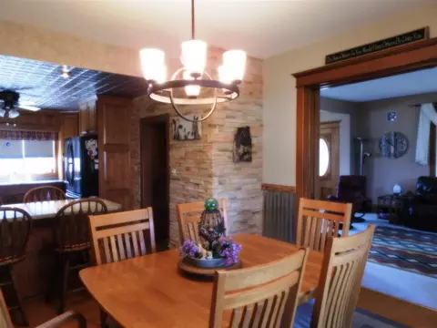 616 E 1st St, Sumner, IA 50674 photo 5