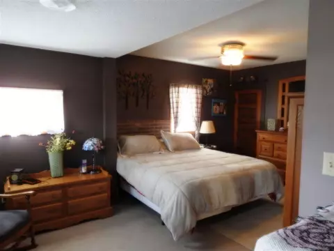 616 E 1st St, Sumner, IA 50674 photo 13