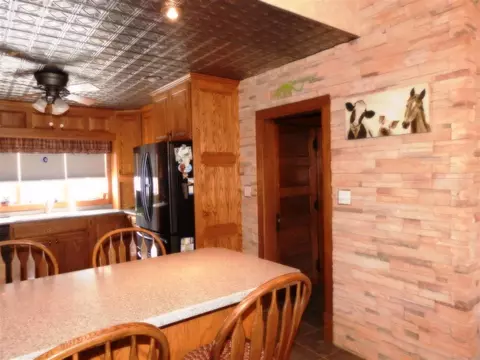 616 E 1st St, Sumner, IA 50674 photo 3