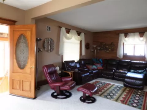 616 E 1st St, Sumner, IA 50674 photo 6