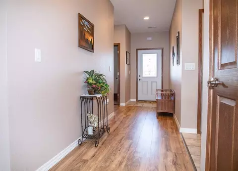 4108 Mockingbird Ln, Waterloo, IA 50702 photo 2